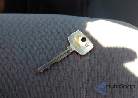 2004 Toyota Corolla Le из США, поврежденный, VIN 2T1BR32E34C282896